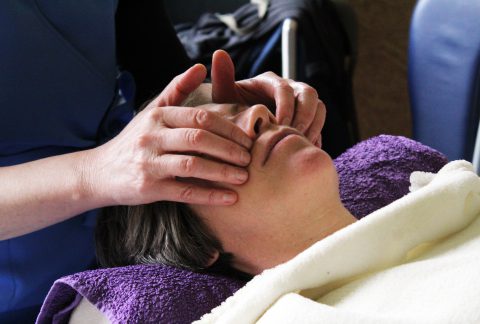 Indiase hoofd- en gezichtsmassage